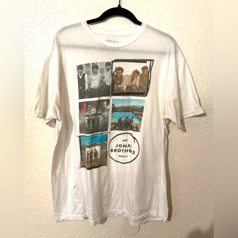 White Jonas Brothers 2023 Five Albums One Night Tour Dates T-shirt. Sz XL